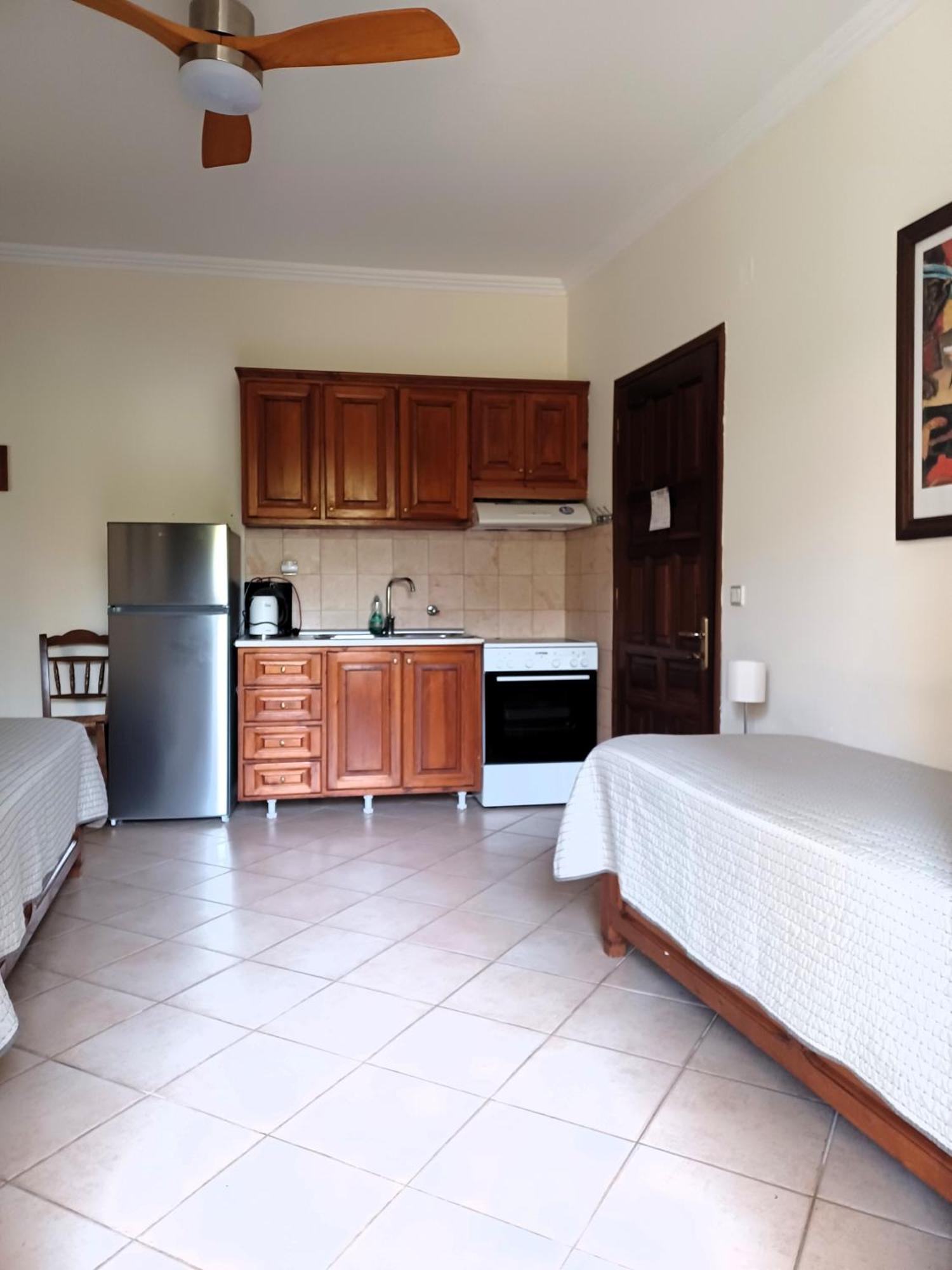 Philippos Hotel Apartments Никиана Экстерьер фото